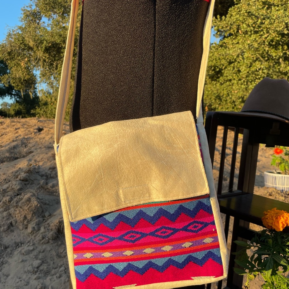 Colorful Geometric Pattern Crossbody Bag - Picture 4 of 6